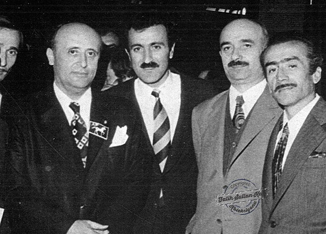 Dönemin Adalet Partisi Süleyman Demirel, Tuncay Mataracı ve Mahmut Topçu bir arada gözükmektedir