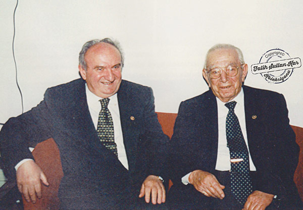 Ahmet Kabil, Demokrat Parti Rize Eski Milletvekili Hüseyin Agun ile meclis kulisinde (Ankara 2002