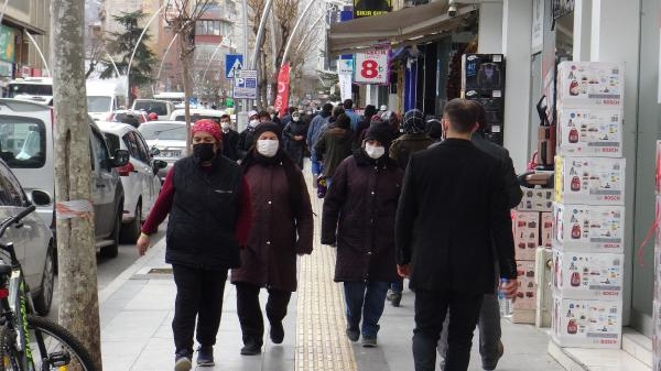 Vaka artışına rağmen Tokat'ta cadde ve sokaklarda yoğunluk