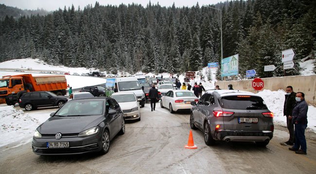 Kayak Merkezinin Yolu Buz Tuttu, Ulaşım Aksadı