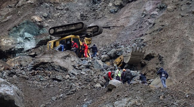 Artvin'de İş Makinesinin Devrilmesi Sonucu 1 İşçi Öldü