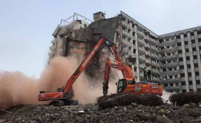 Rize'de 'Kentsel Dönüşüm' Kapsamında Yıkımlar Sürüyor