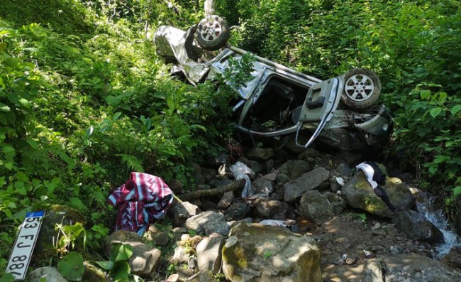 Ardeşen'de Kamyonet Uçuruma Yuvarlandı: 2 Ölü, 1 Yaralı