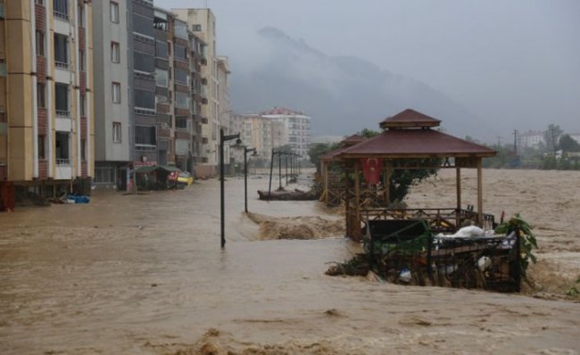 Sel sonrası göle dönen Artvin’in Arhavi ilçe merkezi havadan görüntülendi