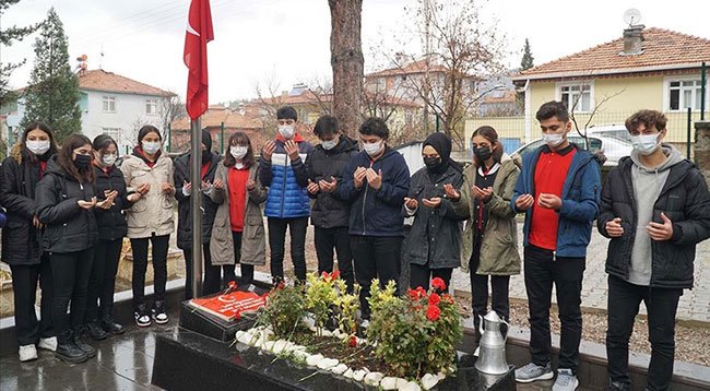 Şehit öğretmen Aybüke Yalçın kabri başında anıldı