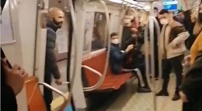 Metroda kadın yolcuya bıçak çekip hakaret eden zanlı tutuklandı