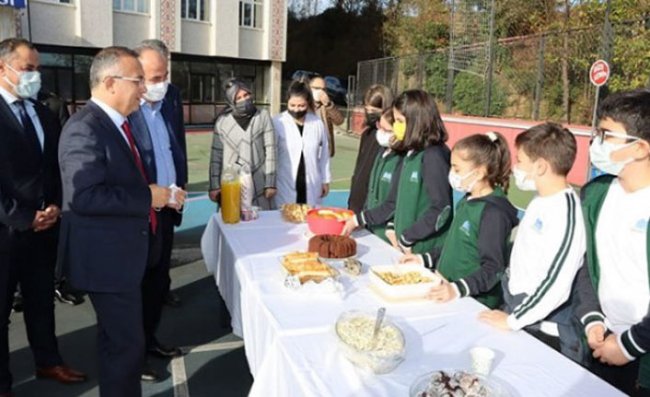 Lise Öğrencilerinden Engelliler Yararına Kermes