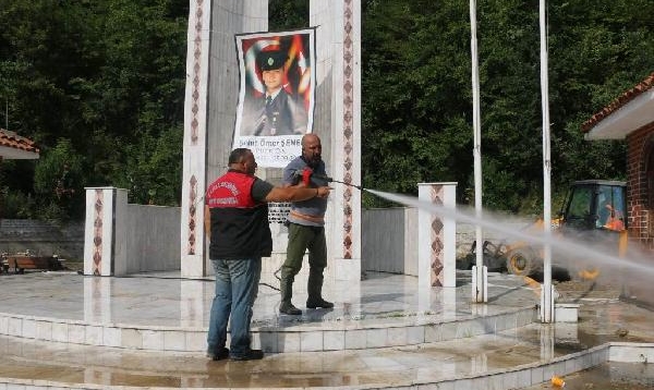 Bozkurt Şehitler ve Gaziler Anıtı taş ve molozlardan temizlendi