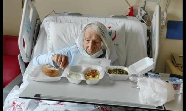 103 yaşındaki Fatma nine, koronavirüse yenik düştü