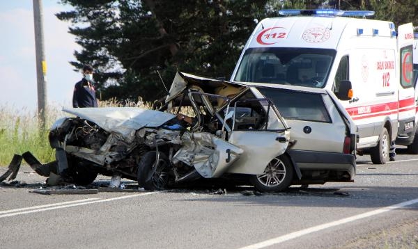 Ciple çarpışan otomobildeki karı- koca öldü, 4 yaralı