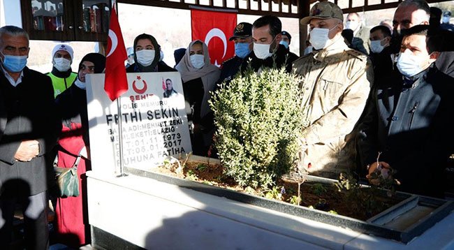 Şehit polis Fethi Sekin kabri başında anıldı