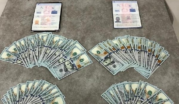 Otomobilde bırakılan 8 bin doları çalan 2 kişi yakalandı