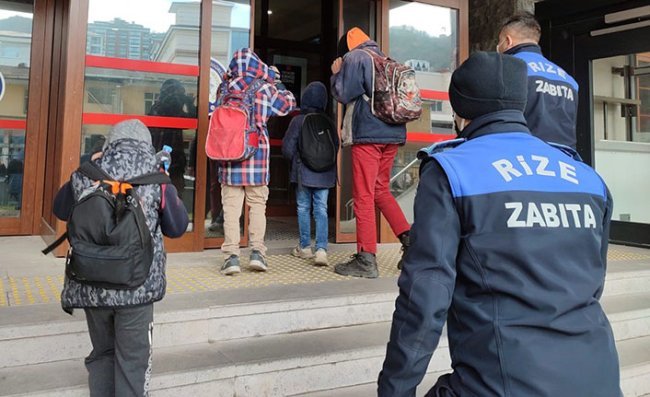 Rize'de Dilendirilerek İstismar Edilen Çocuklar Emniyete Teslim Edildi