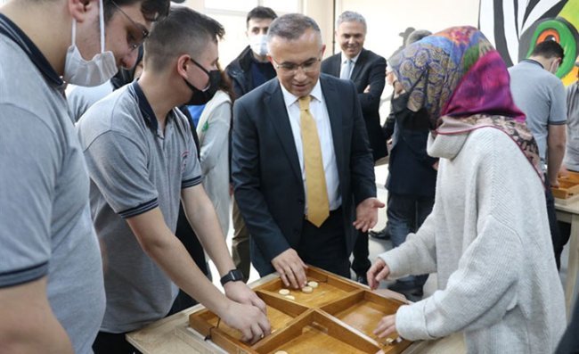 Vali Çeber'den 'Bağımlılıklardan Arınma Atölyesi'ne Ziyaret