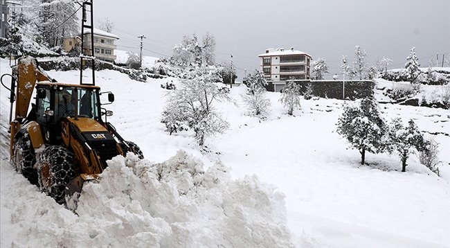 Orta ve Doğu Karadeniz'de 541 Yerleşimin Yolu Kapandı