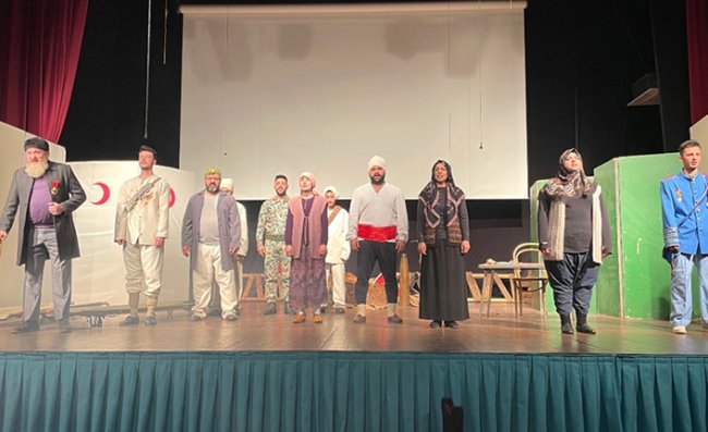 Farklı Meslek Gruplarından Tiyatro Tutkunları Sahnede Bir Ara Geliyor