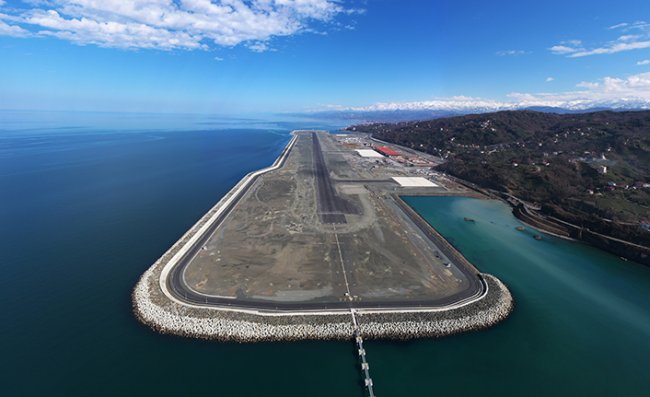 Vali Çeber Havalimanı'nda İncelemelerde Bulundu