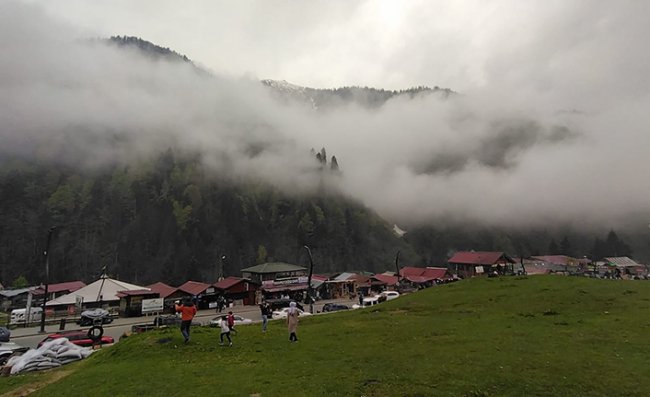 Ayder'de Sisli Hava Tatilcilerin Keyfini Bozamadı