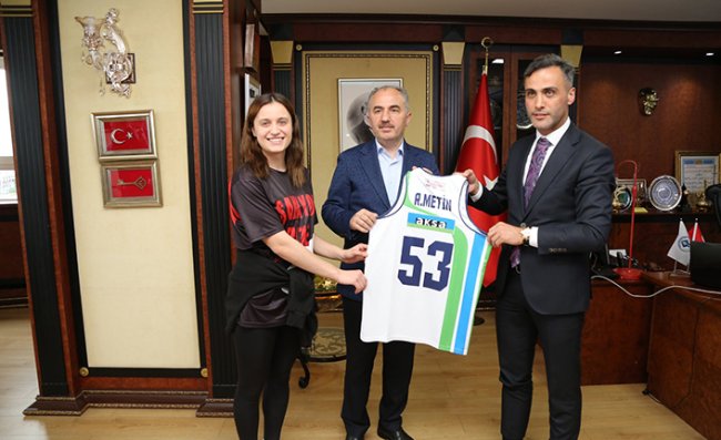 Şampiyon Rize Belediyespor'dan Başkan Metin'e Ziyaret