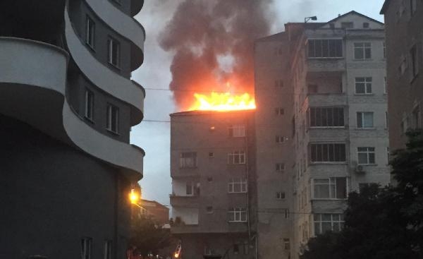 Rize'de Çatı Yangını Korkuttu