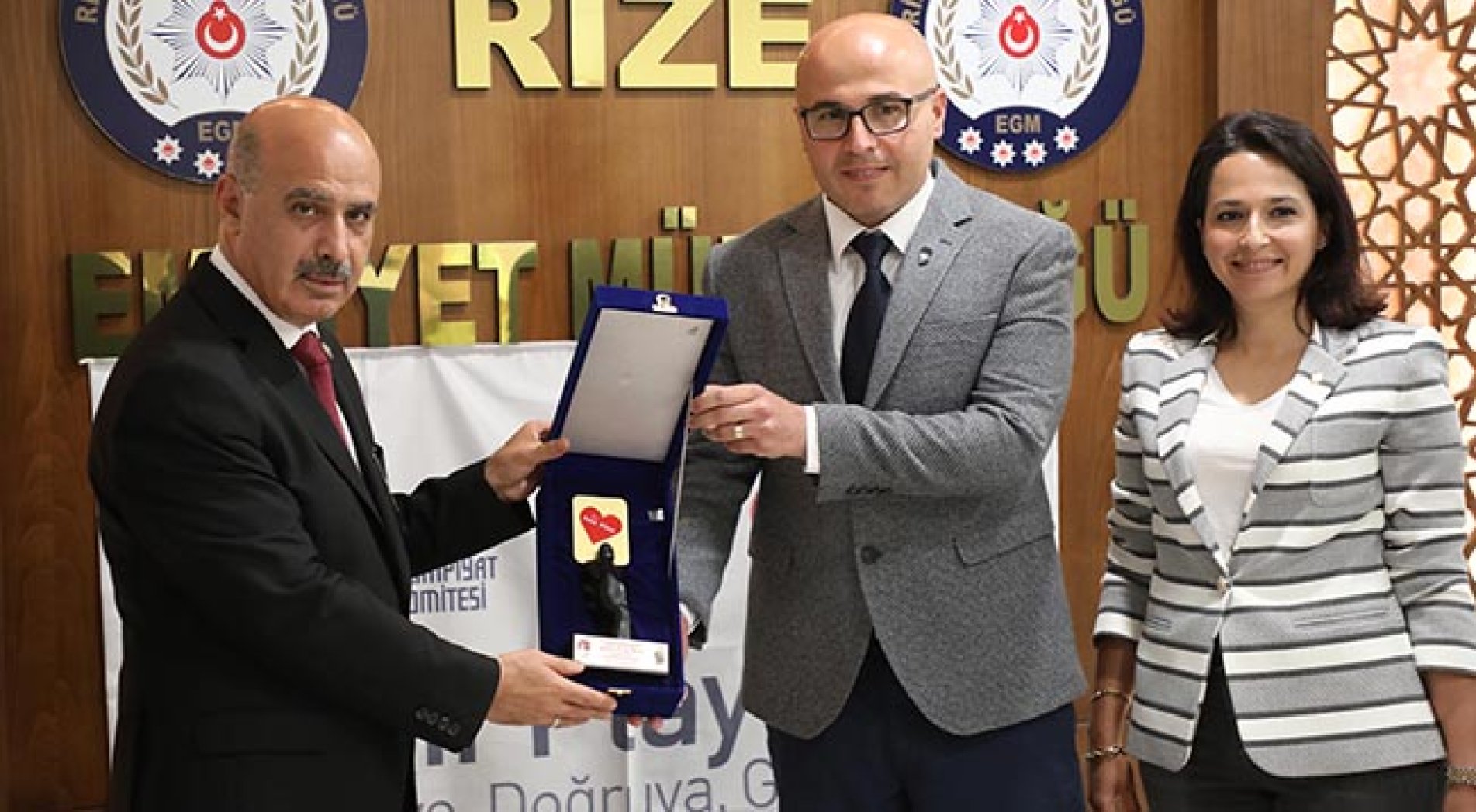 Rize'de Görev Yapan Polis Memuru Seçkin Yıldız'a Fair-Play Ödülü