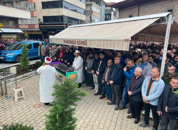 Motorlu Testerenin Üzerine Düşüp, Ölen Elif Toprağa Verildi