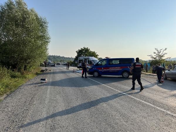 Otomobilin çarptığı motosiklet sürücüsü öldü; kaza anı kamerada