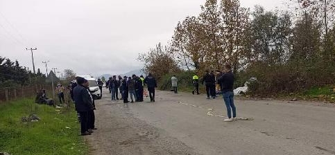 Yolda devrilen motosikletin yanında 2 liseli ölü bulundu