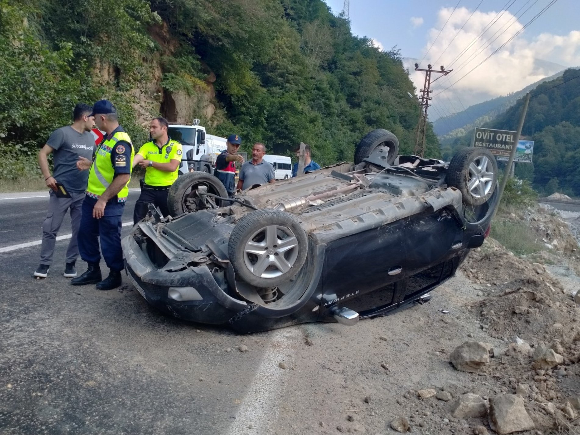 Rize'de İki Otomobil Çarpıştı: 1 Yaralı