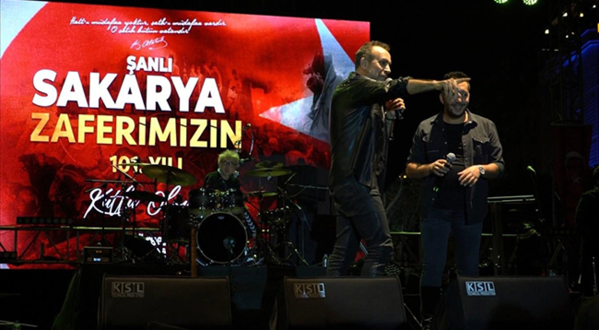 Haluk Levent, Sakarya Zaferi kutlamaları kapsamında Polatlı'da konser verdi