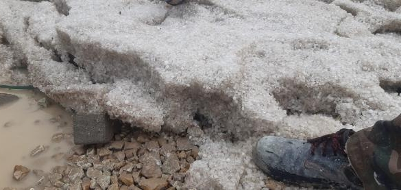 Yusufeli'de dolu ve sağanak