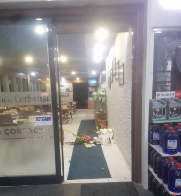 Çorbacıda kavga edip, bacaklarından vurdu