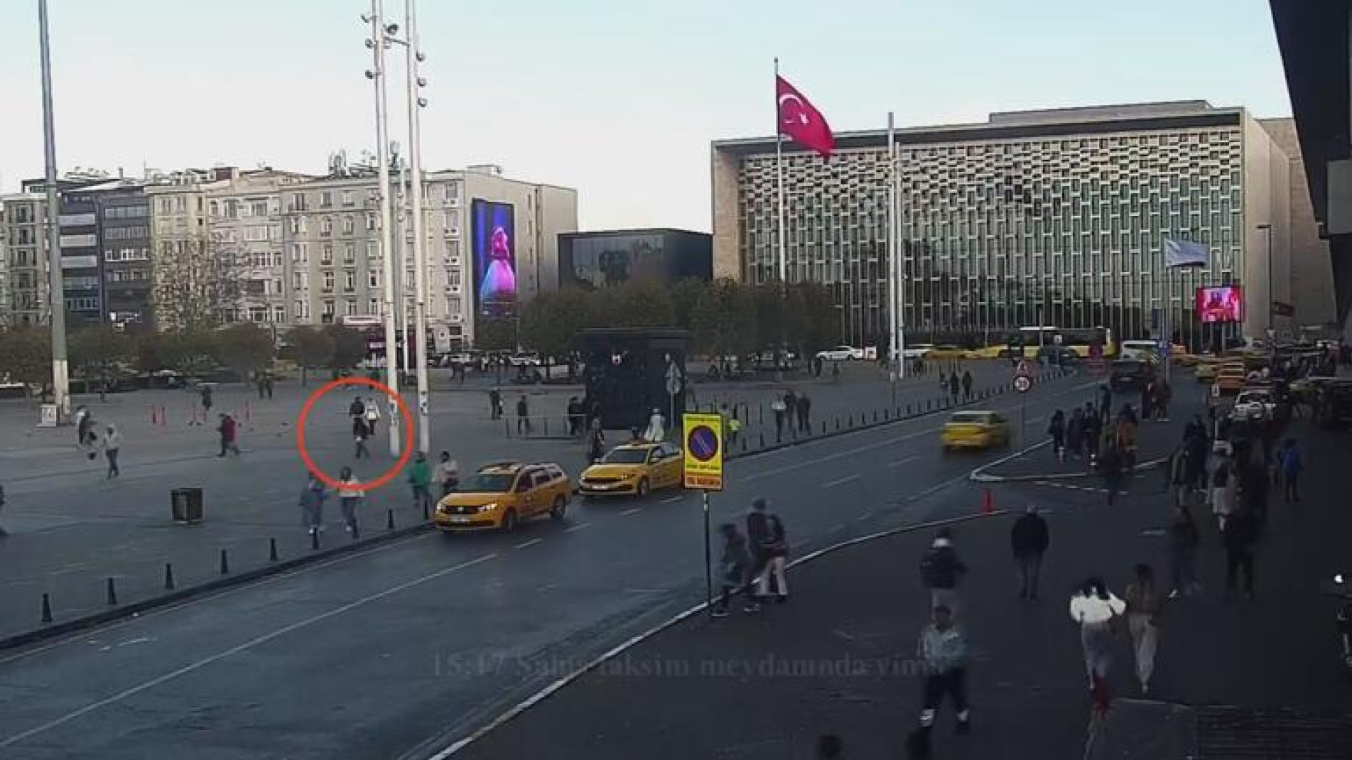 Terörist kadının Taksim'de güvenlik kamerasına yansıyan yeni görüntüleri