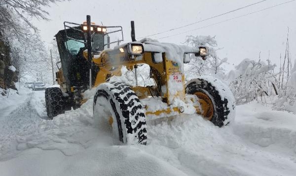 9 İlde Bin 777 Köy ve Mahalle Yolu Kapandı