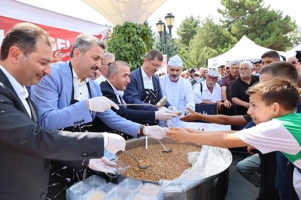 Tokat'ta 10 bin kişiye aşure dağtıldı