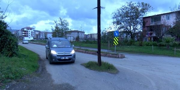 Samsun’da yol ortasında elektrik direği