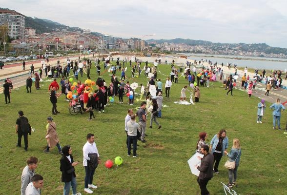 Rize’de Engelli Bireyler Uçurtma Şenliğinde