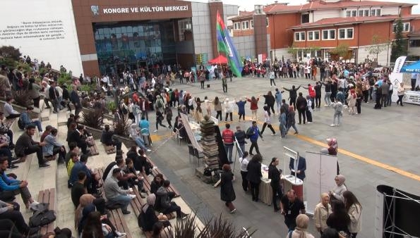 Rize'de Üniversitelilere Tahta Arabalı, Horonlu Kent Tanıtımı