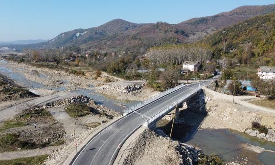 Selde yıkılan köprünün yerine 54 metrelik köprü