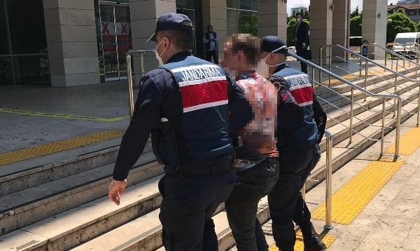 Trabzon’da akaryakıt istasyonundan hırsızlık kamerada