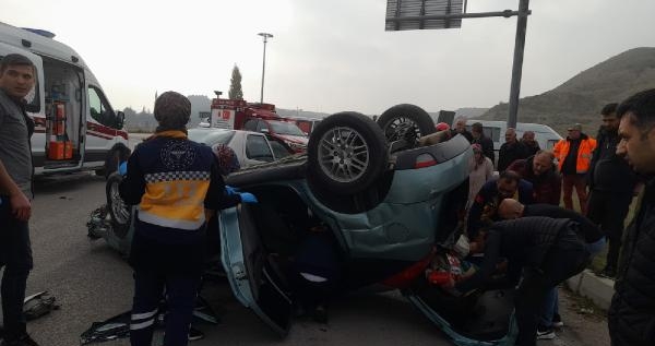 Amasya'da 2 otomobil çarpıştı: 3 yaralı