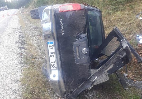 Kastamonu'da kamyonet, şarampole devrildi: 1 ölü, 1 yaralı