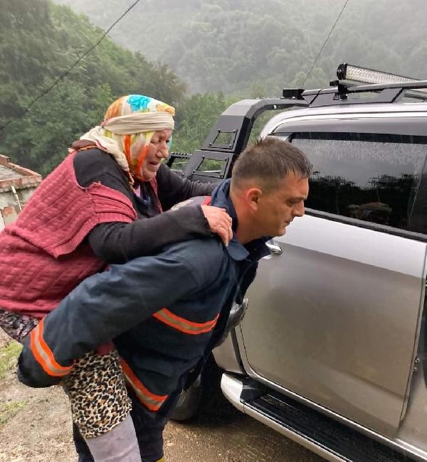 Ordu'da dere taştı; 2 iş yerini ve 10 evi su bastı (5)