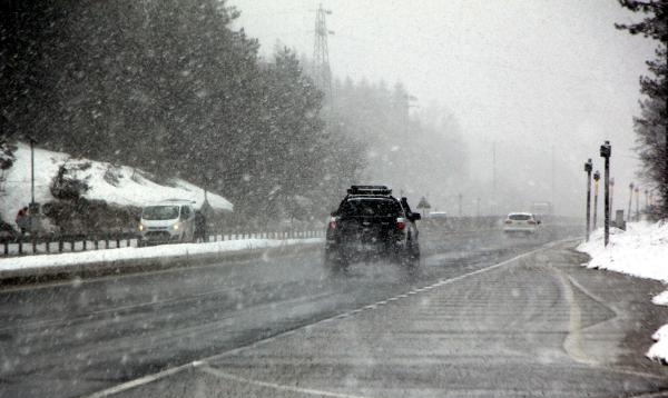 Bolu Dağı'nda kar yağışı başladı