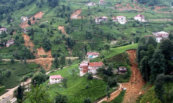 Karadeniz'de Kar Erimesiyle Heyelan Riski Arttı