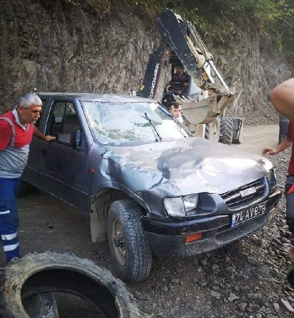 Bartın'da Orman İşletme Şefliğine ait kamyonet devrildi: 3 yaralı