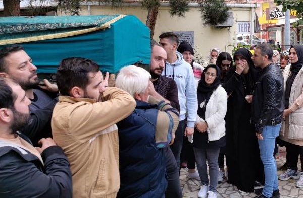 Gülendam, yaralandığı kazada ölen 2 aylık eşini gözyaşlarıyla uğurladı