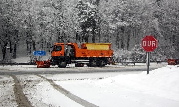 Bolu Dağı geçişinde kar yağışı