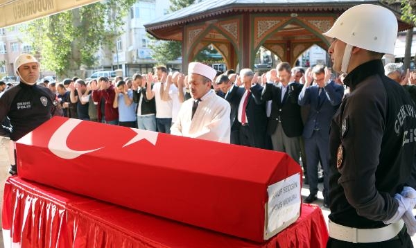 Kalp krizinden ölen polis memuru, Tokat'ta toprağa verildi