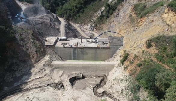 Baraj inşaatından düşen işçi öldü
